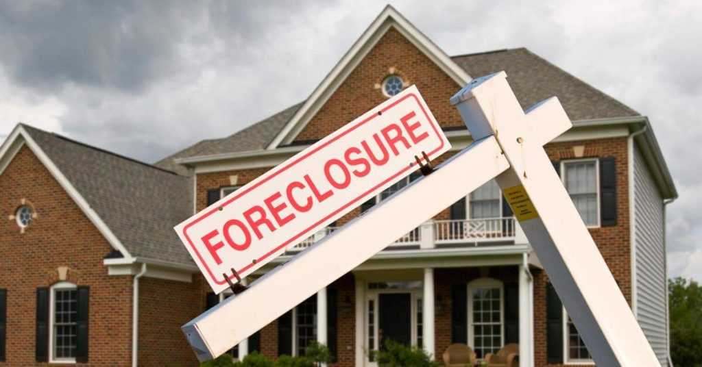 buy a foreclosed home with an fha loan